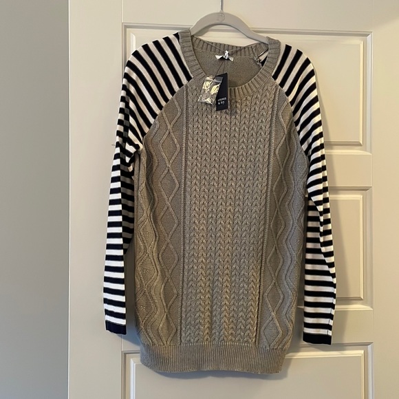 crown & ivy Sweaters - Crown and Ivy sweater